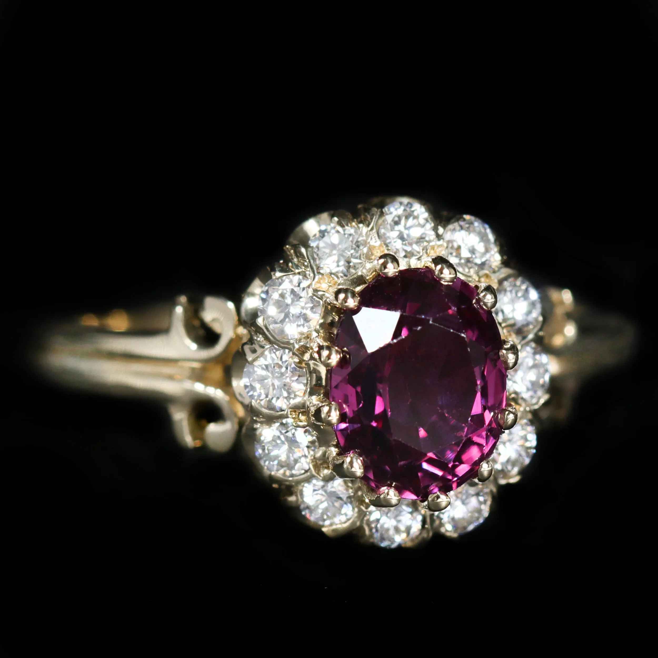 14K Yellow Gold 1.62 Carat Sapphire & Diamond Ring