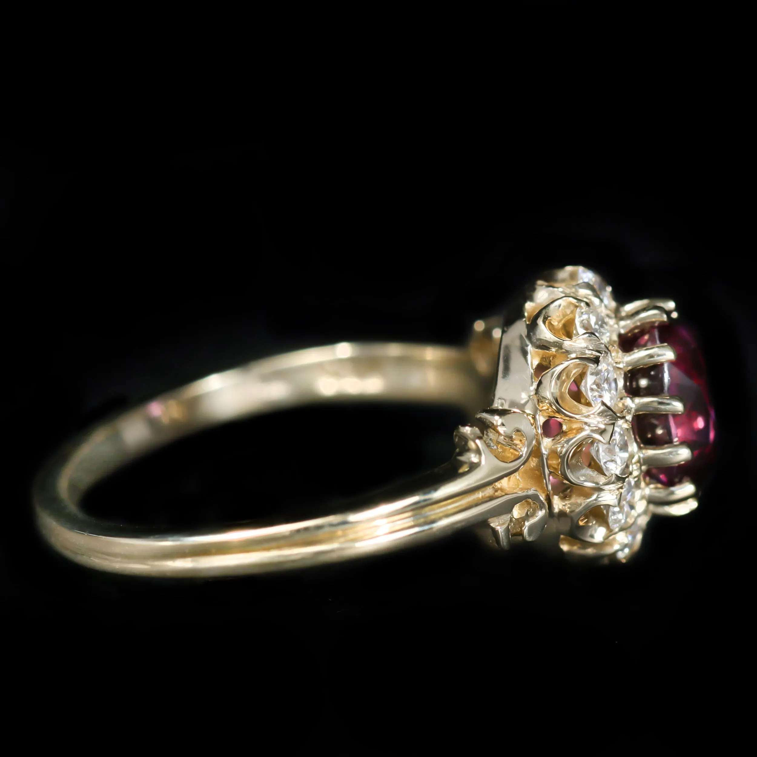 14K Yellow Gold 1.62 Carat Sapphire & Diamond Ring