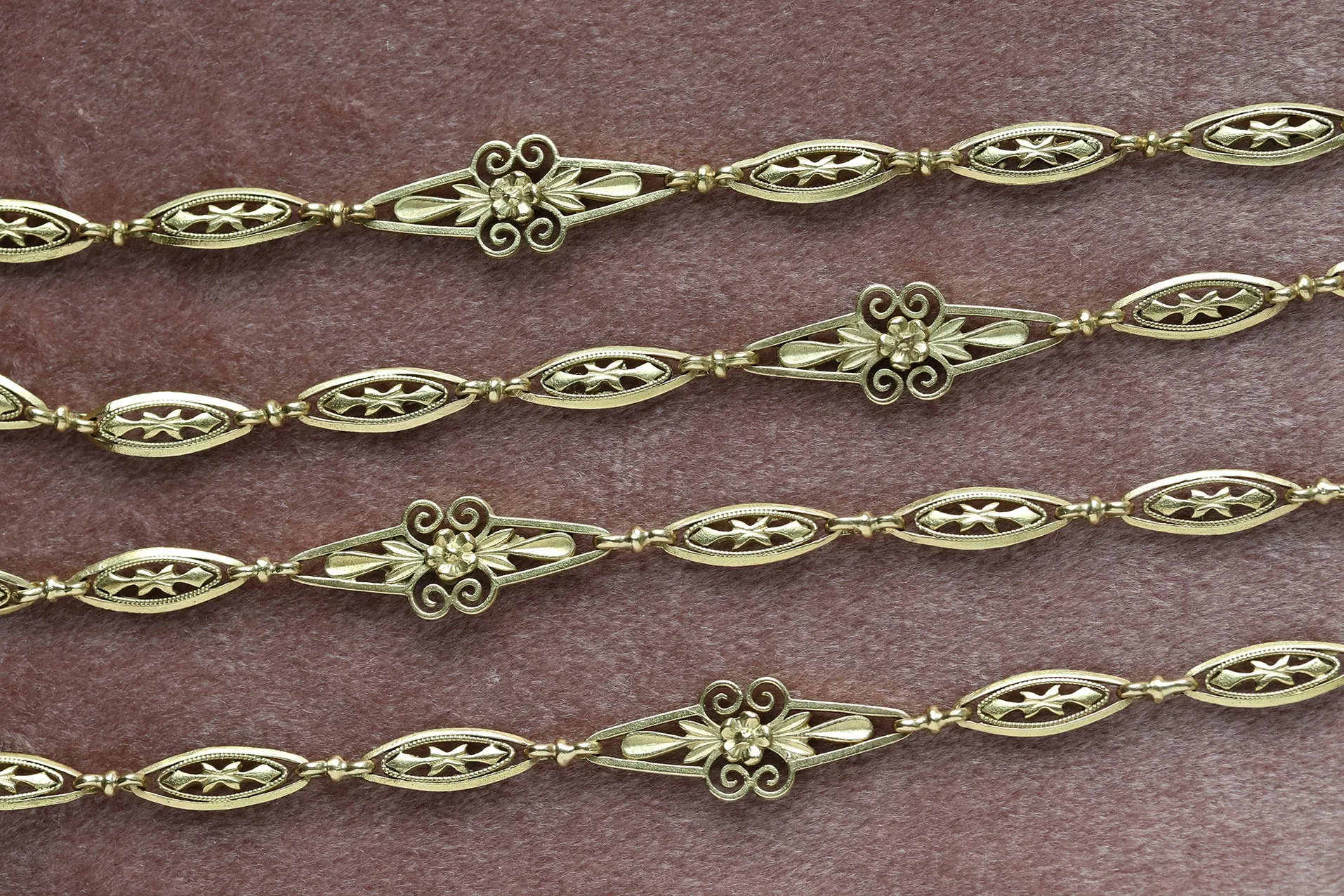 C.1890. French 18k Gold Sautoir Chain