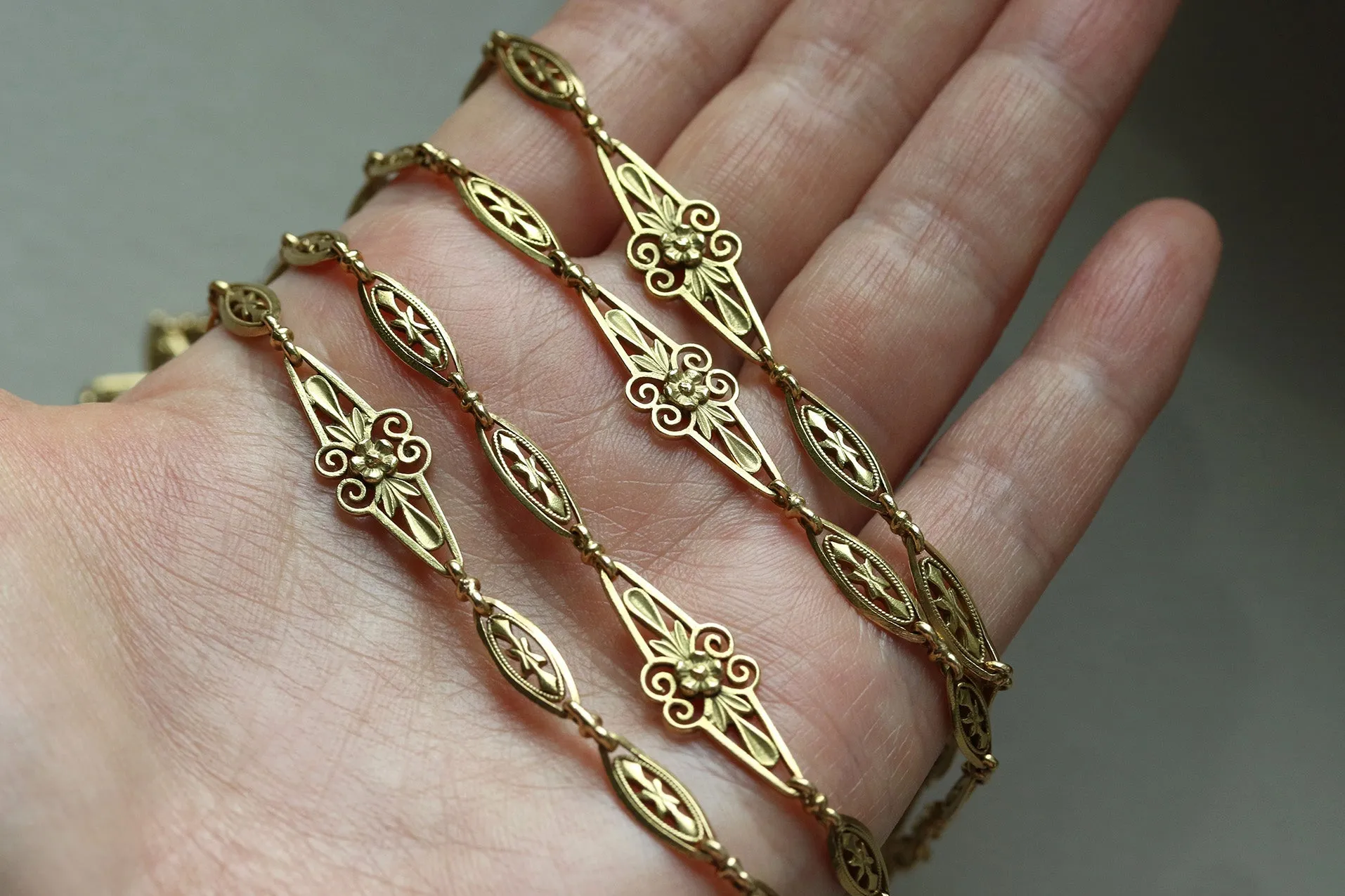 C.1890. French 18k Gold Sautoir Chain