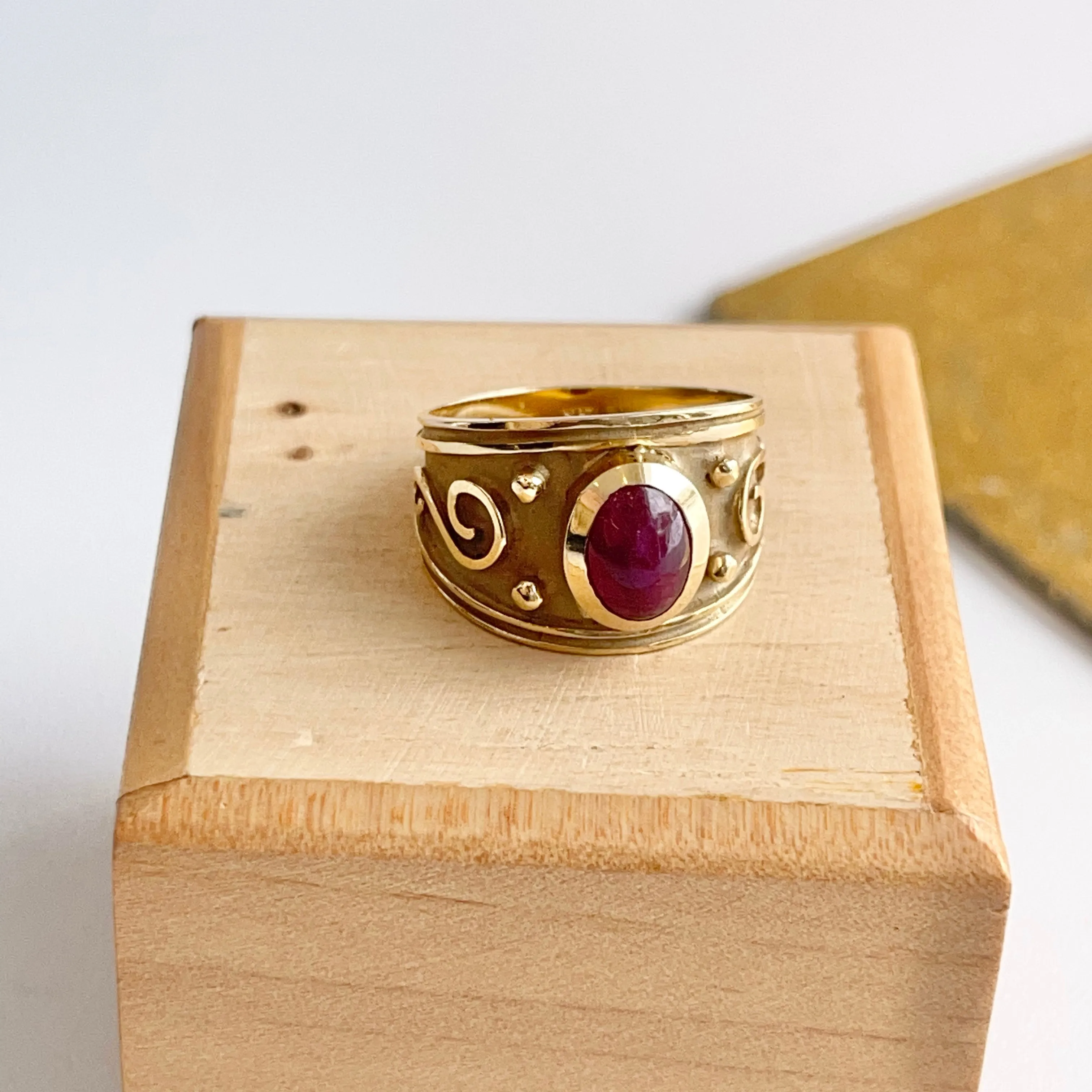 Estate 14KT Yellow Gold Byzantine Oval Ruby Cigar Band Ring