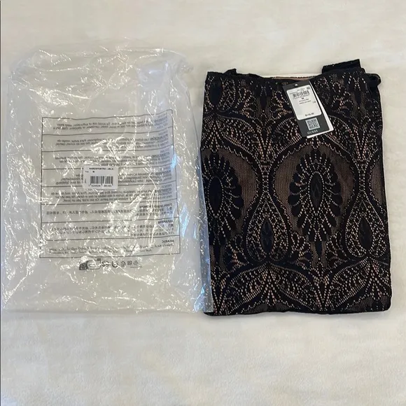 Guess NWT Elegant Black and nude Lace Skirt medium