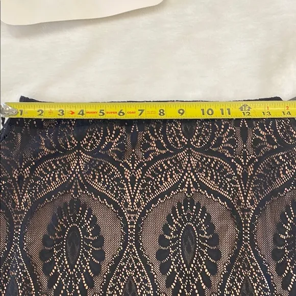 Guess NWT Elegant Black and nude Lace Skirt medium