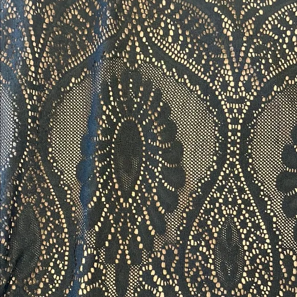 Guess NWT Elegant Black and nude Lace Skirt medium