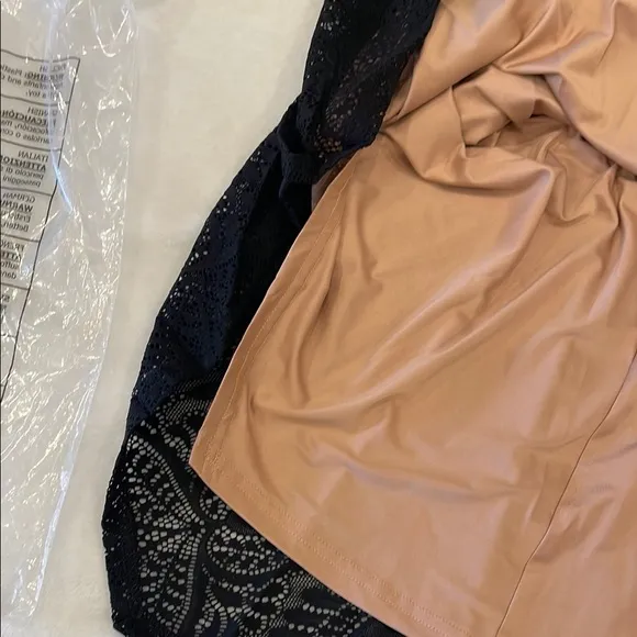 Guess NWT Elegant Black and nude Lace Skirt medium