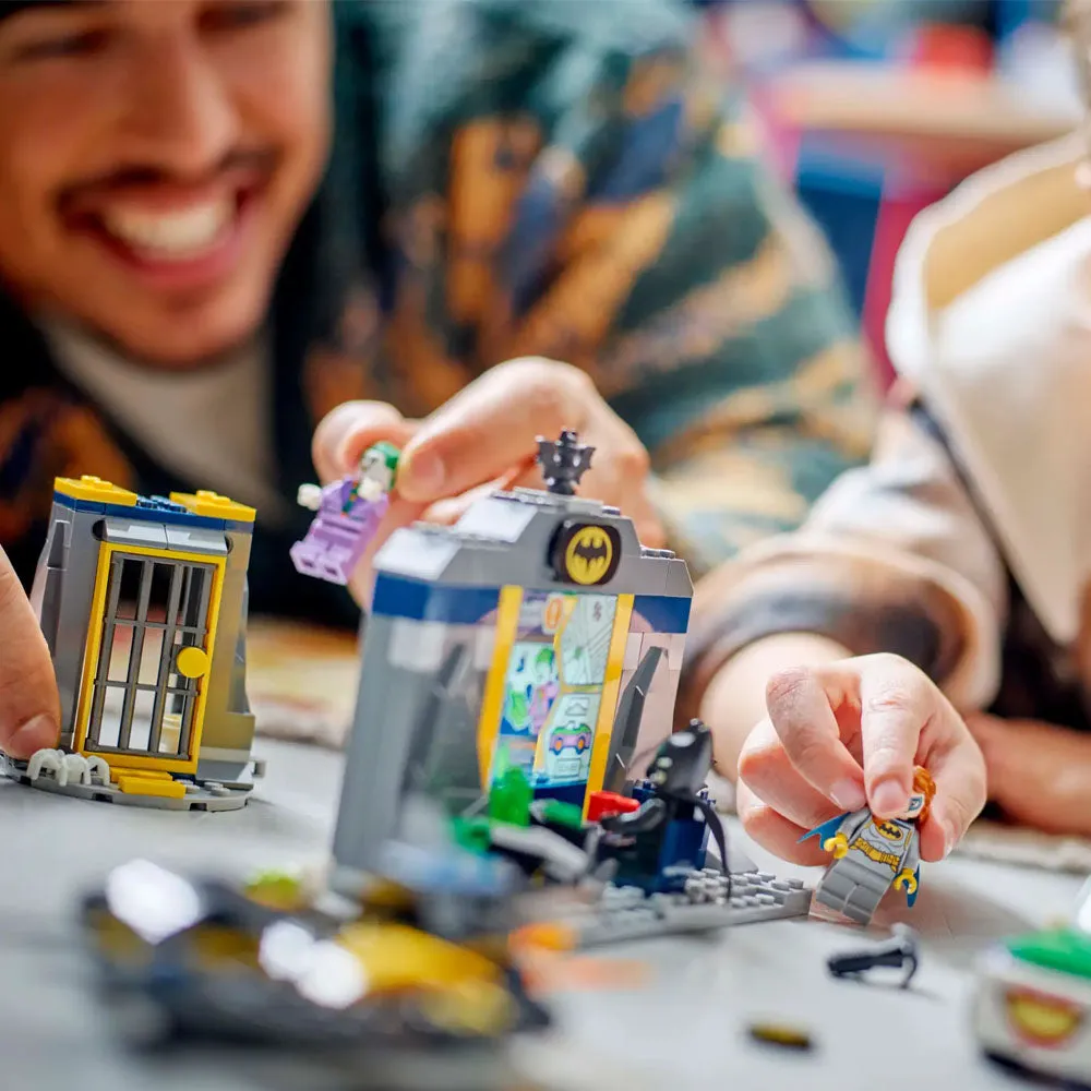 LEGO Batman The Batcave with Batman, Batgirl and The Joker - 76272