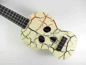 Mahalo Skull Soprano Ukulele w/Bag
