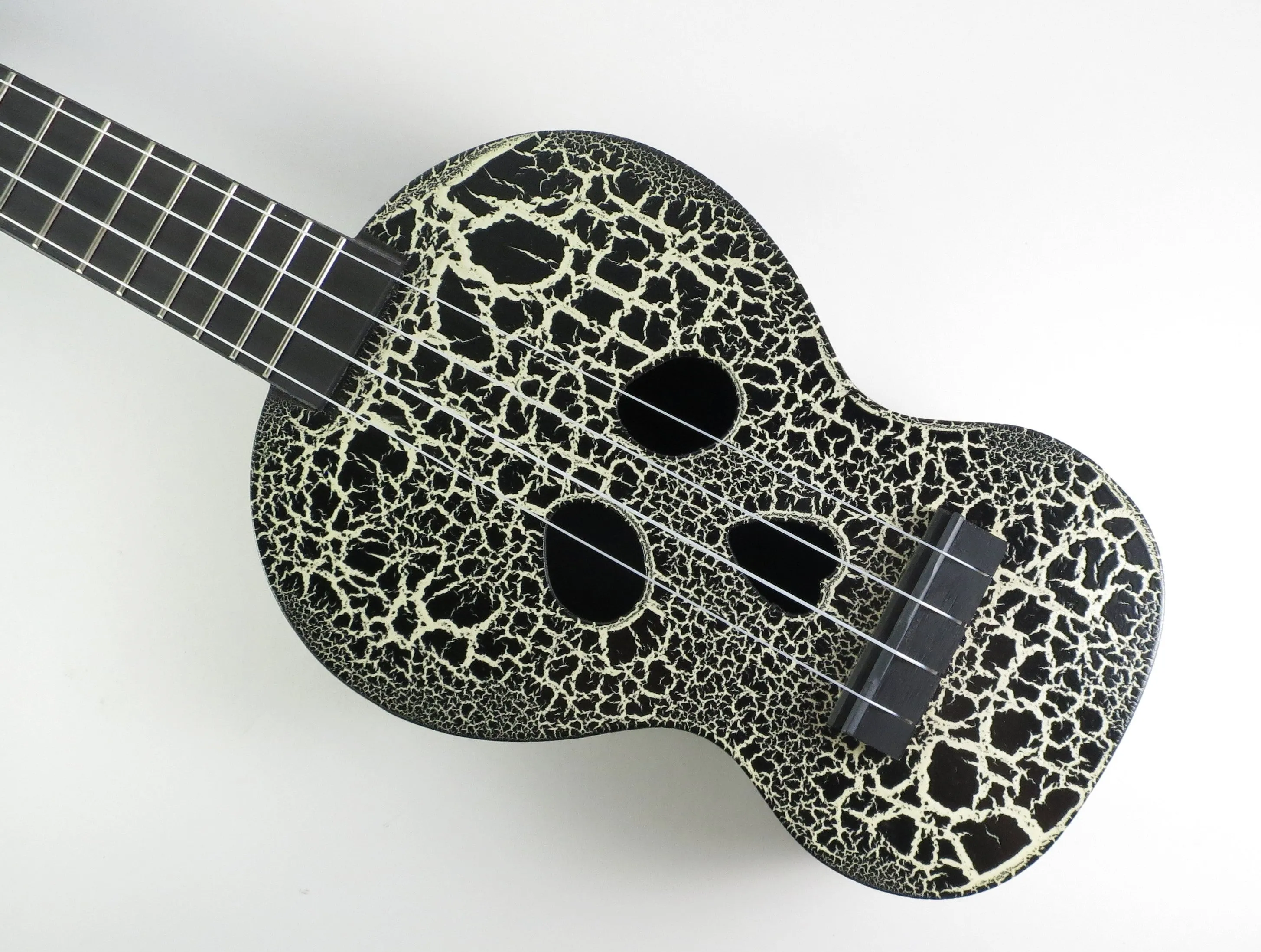 Mahalo Skull Soprano Ukulele w/Bag