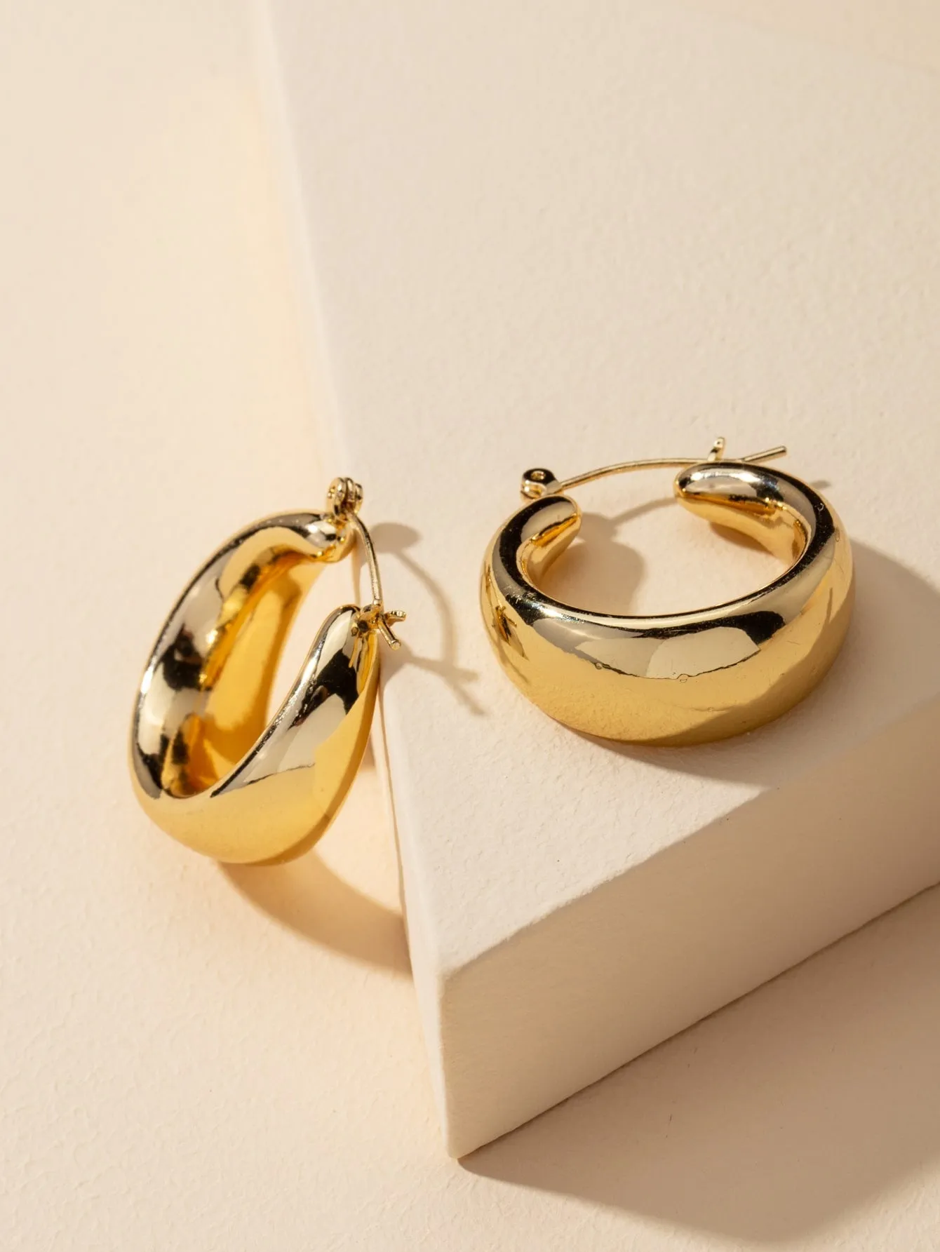 Metal Hoop Earrings - Gold- FD ⚡