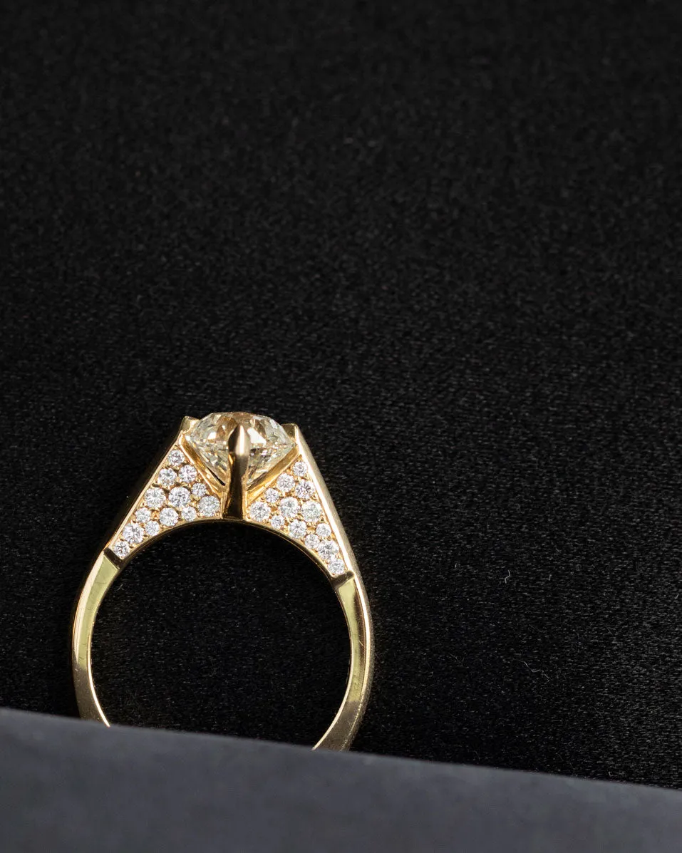 Minimalist Ring Hidden Pave