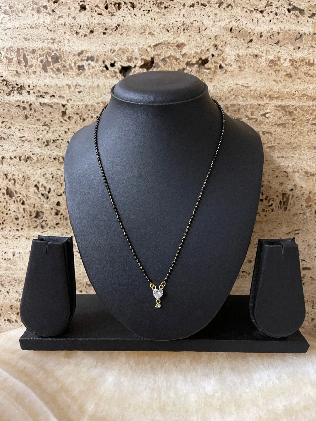 Modern Simple Trendy Short Mangalsutra Designs American Single Diamond Heart Shape Pendant Black Beads Chain