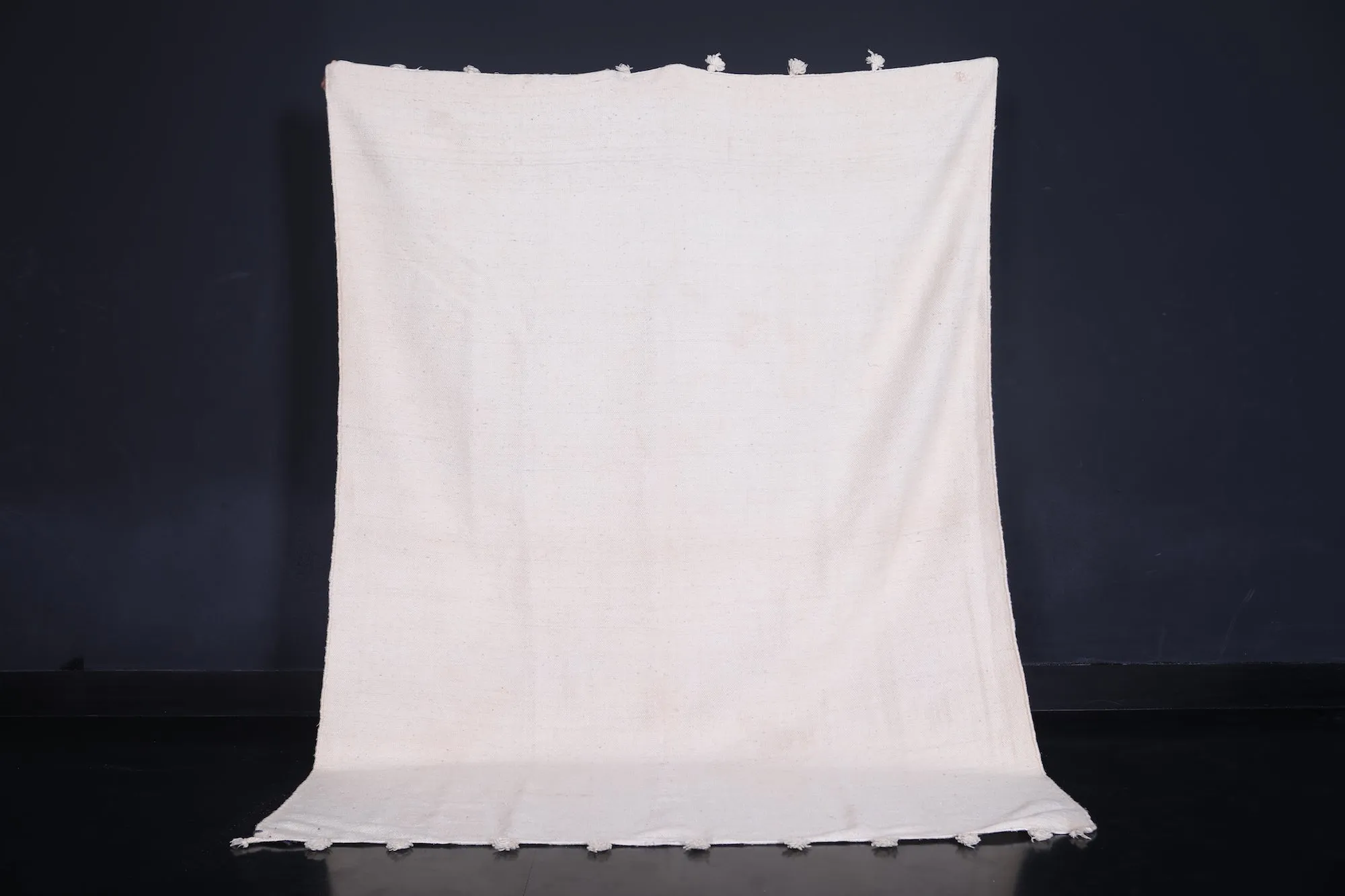 Moroccan Rug 5.8 x 7.6 Feet - Simple Elegance for Any Room