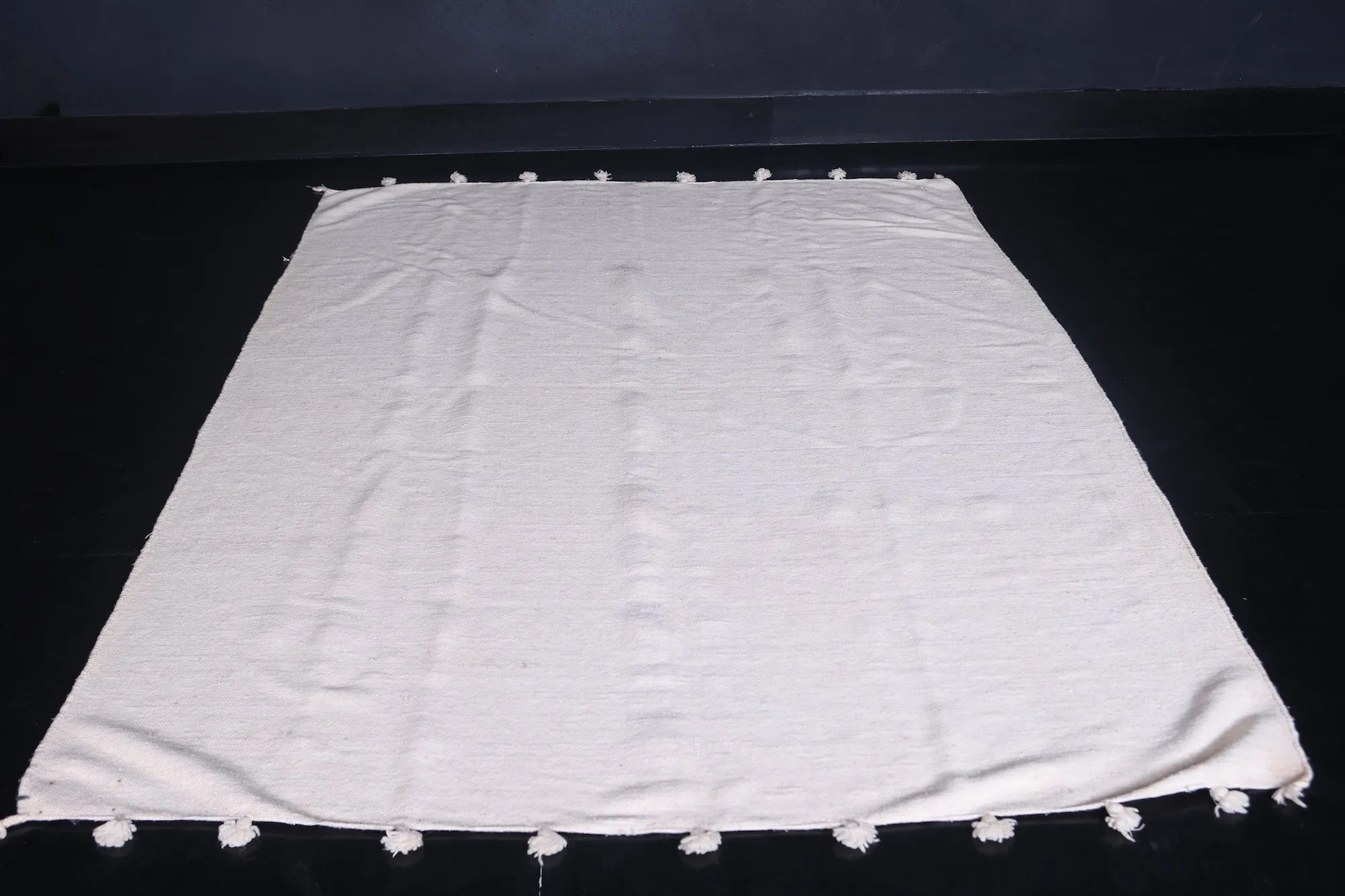 Moroccan Rug 5.8 x 7.6 Feet - Simple Elegance for Any Room