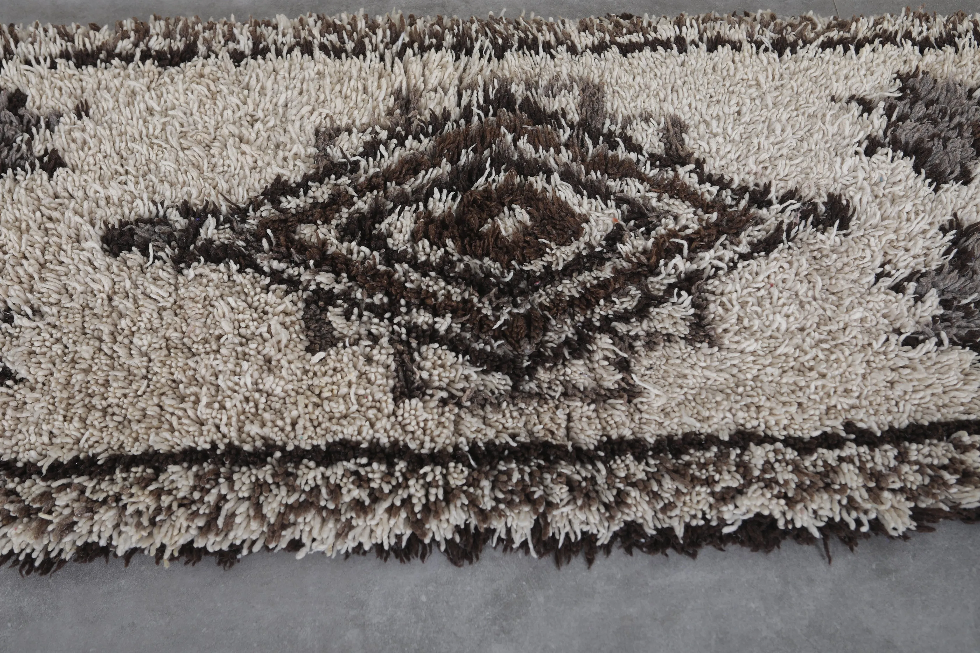 Moroccan Rug - Handwoven 2.6ft x 6.5ft | Elegant Berber Motif