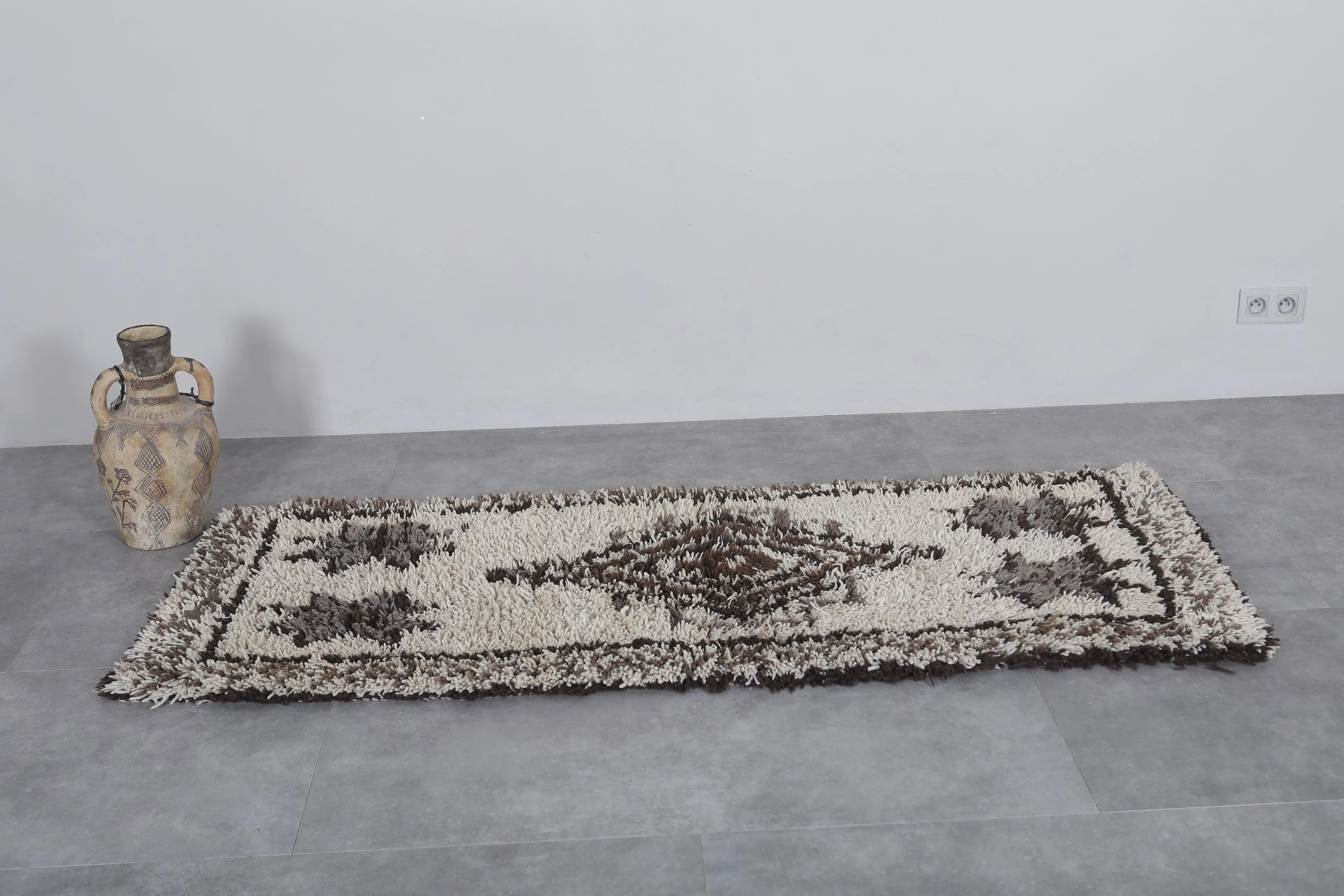 Moroccan Rug - Handwoven 2.6ft x 6.5ft | Elegant Berber Motif