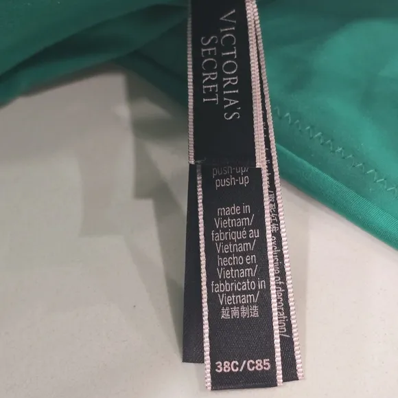 NWOT Victoria's Secret So Obsessed Push-Up Bra Size - 38C