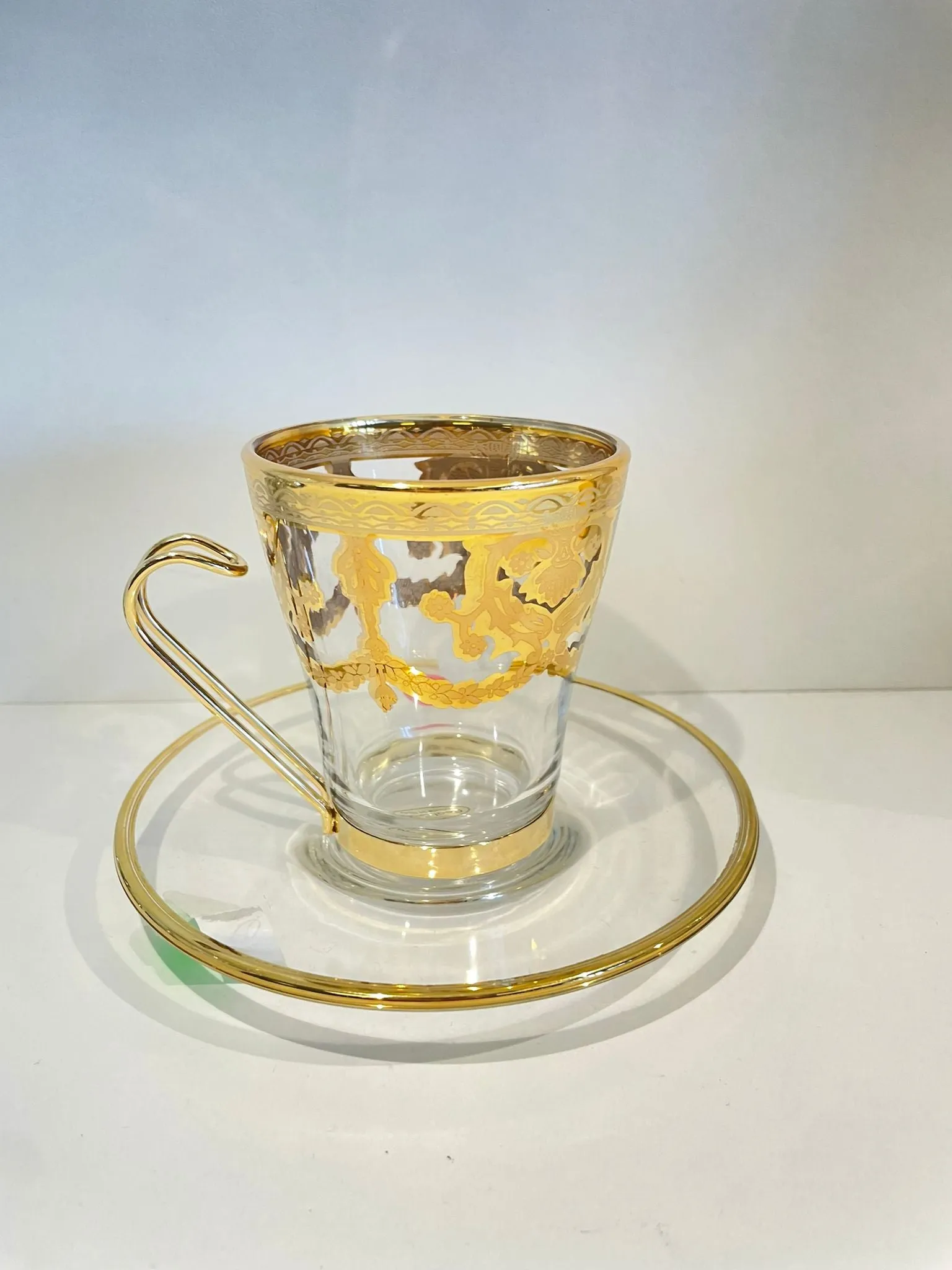 Set of 6 tea cups with saucers