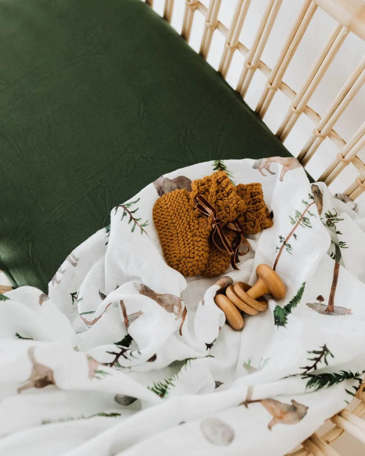 Snuggle Hunny Bassinet Sheet & Change Pad Cover - Olive