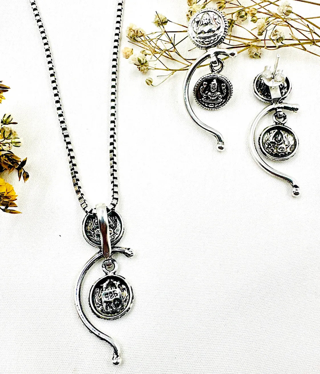 The Silver Lakshmi Pendant Set (Oxidised)