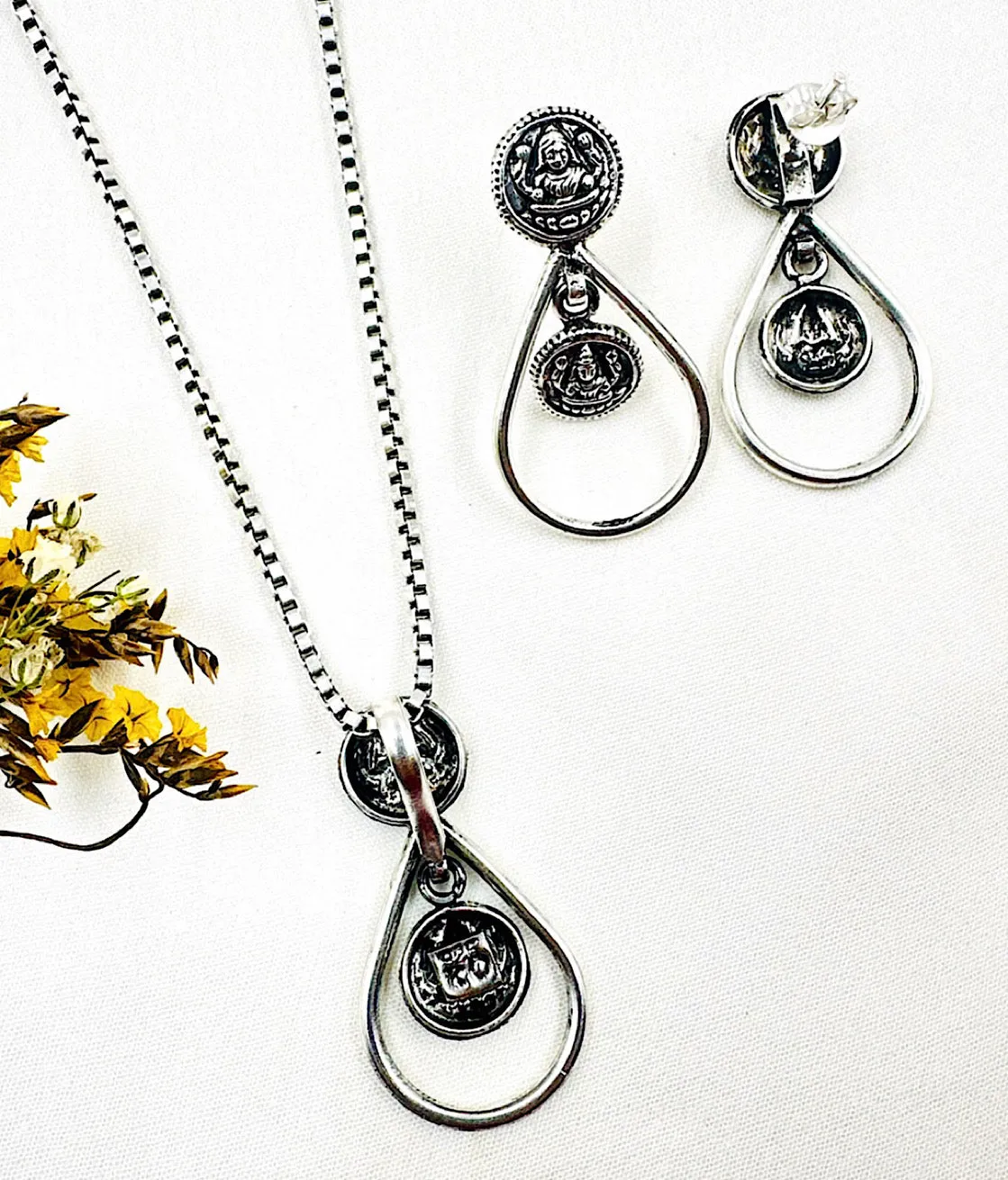 The Silver Lakshmi Pendant Set (Oxidised)
