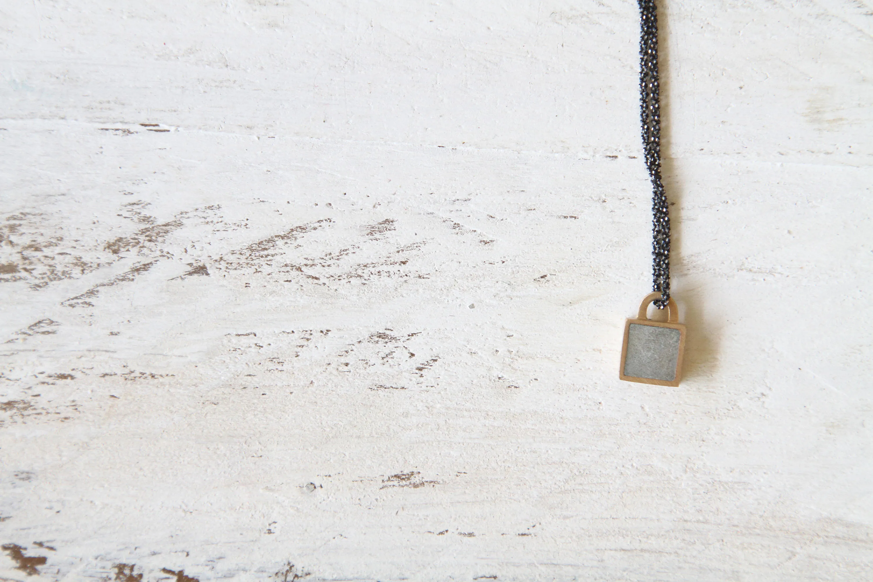 Tiny Sq lock Concrete Pendant