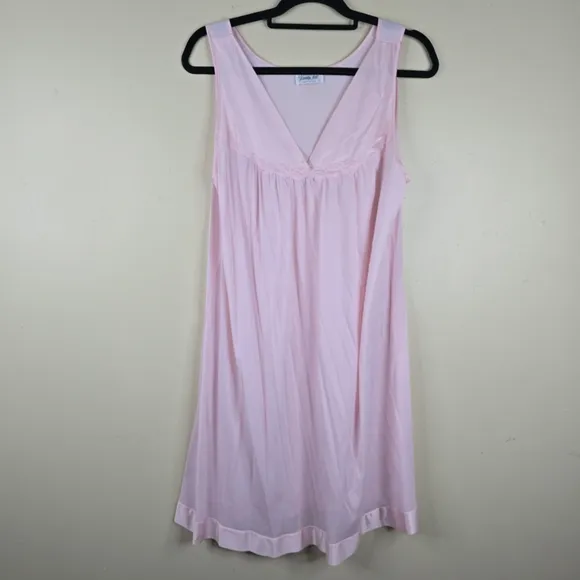 Vanity Fair Pink Nightgown &amp; Robe Set Size L