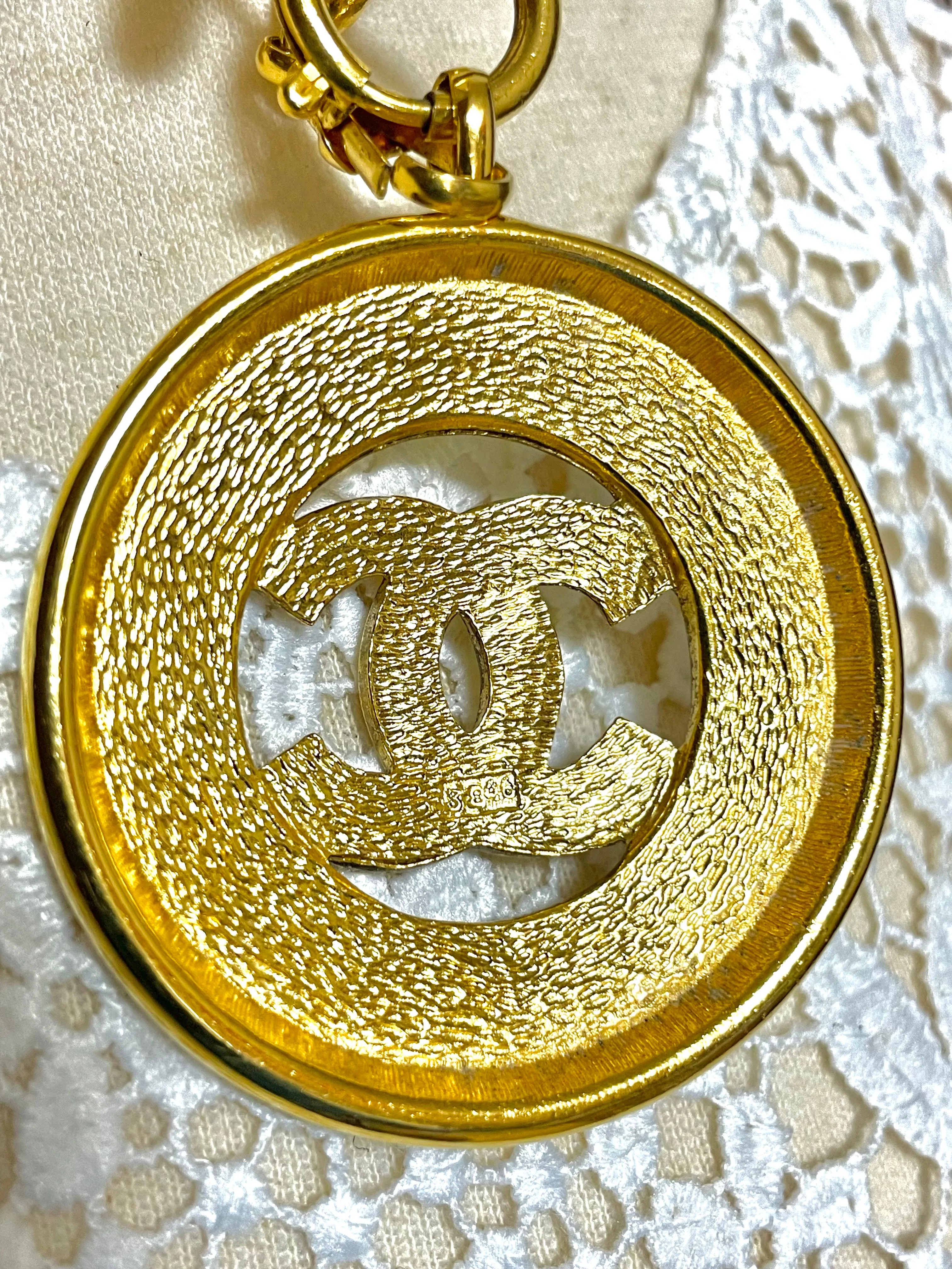 Vintage CHANEL golden necklace with a large cutout round CC mark pendant top. Classic and simple jewelry. Beautiful jewelry piece. 050816ys1