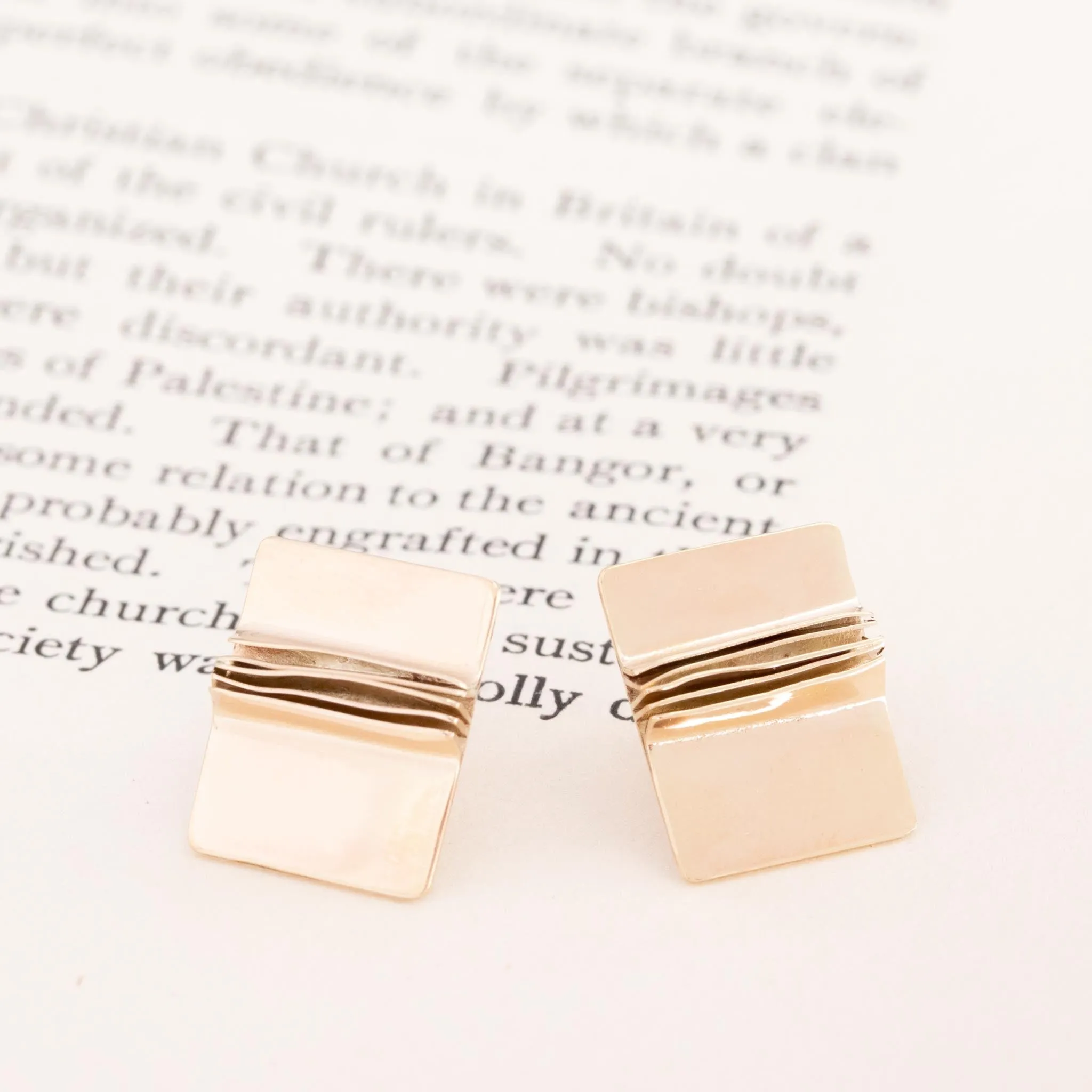 Vintage Ripple Motif Gold Earrings