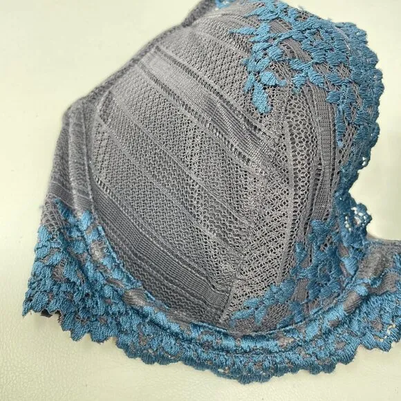 Wacoal Embrace Lace Plunge Bra 32D Underwire Adjustable 853291