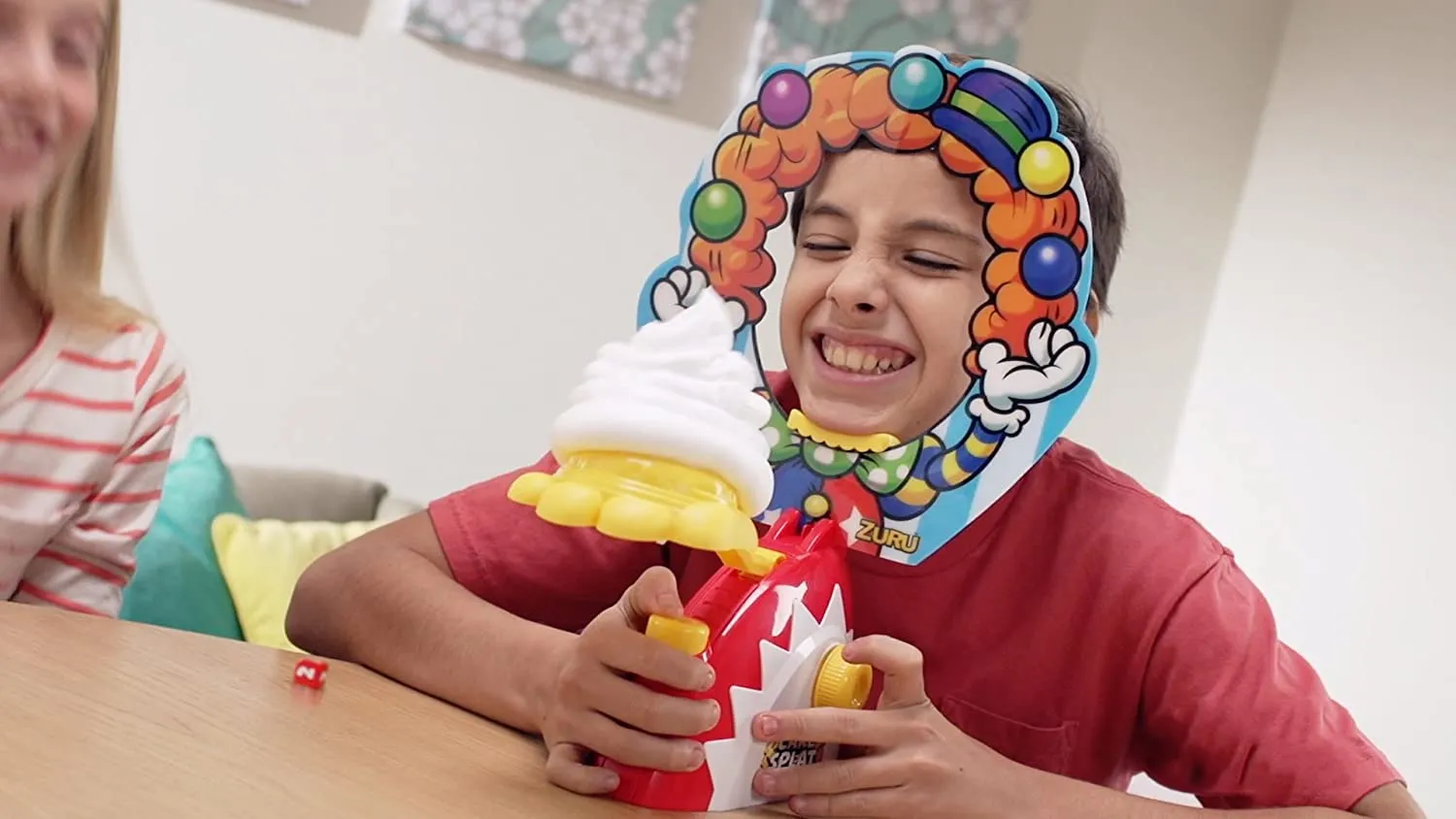 ZURU Cake Splat - Why take a Pie to The face When You can Make a Cake go Splat?